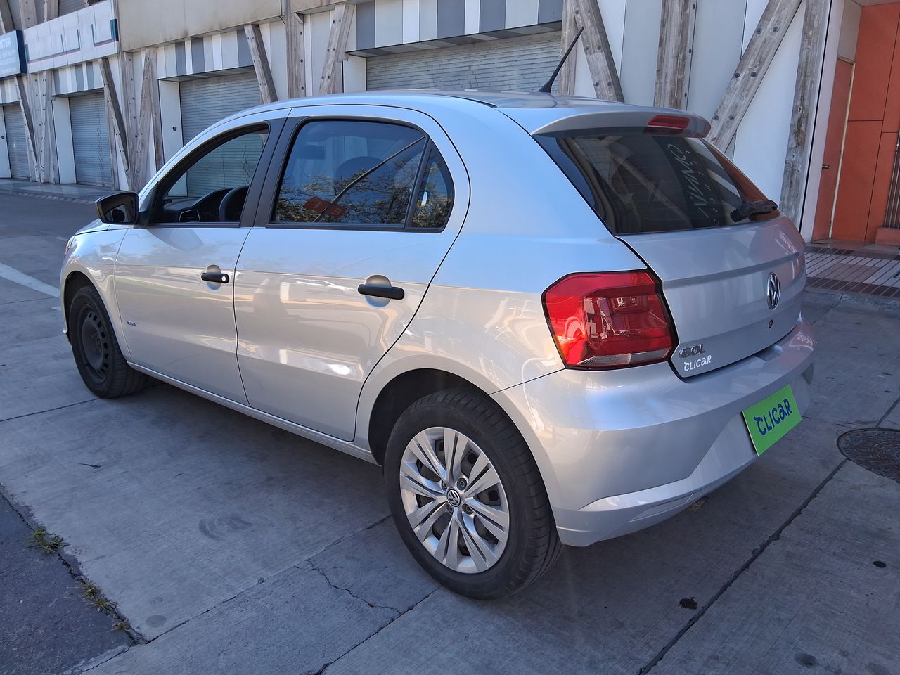 VOLKSWAGEN - 4