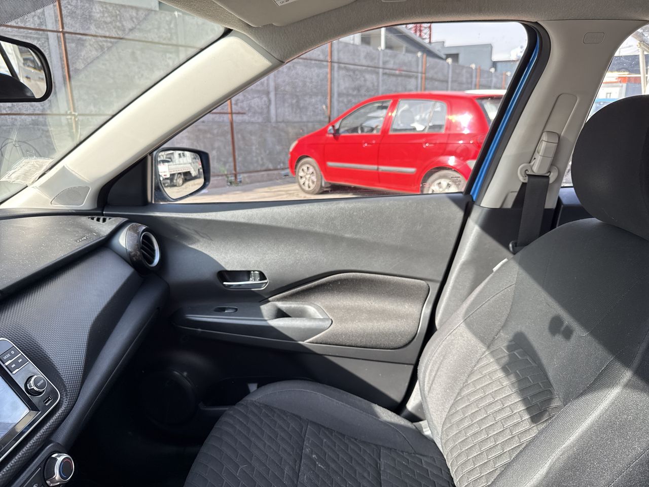 NISSAN - 2