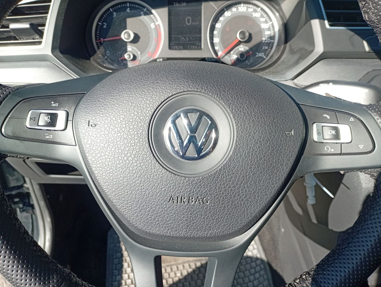 VOLKSWAGEN - 22