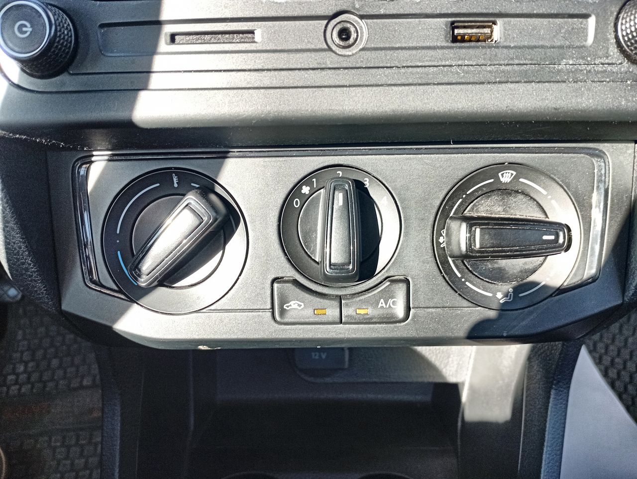 VOLKSWAGEN - 26