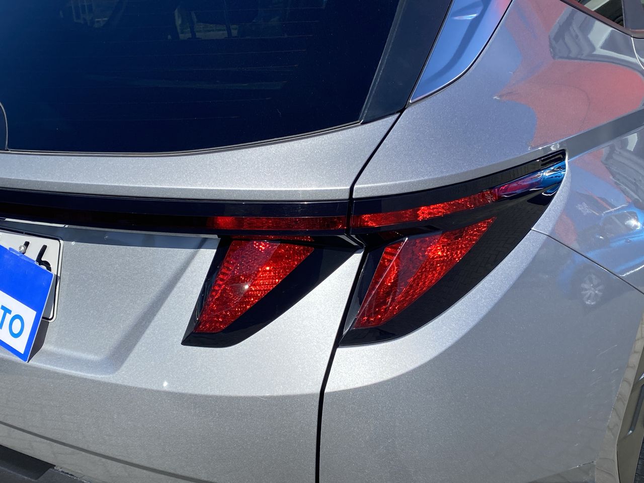 HYUNDAI - 20