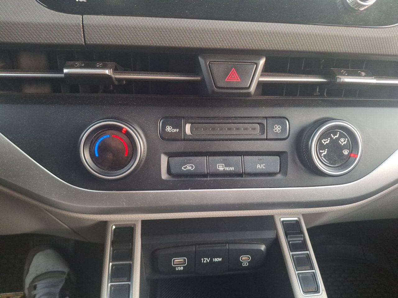 KIA Carens — foto 19 de 21