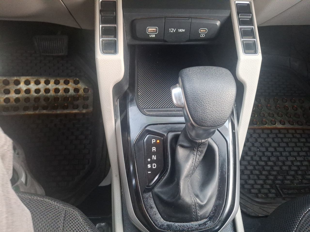 KIA Carens — foto 20 de 21