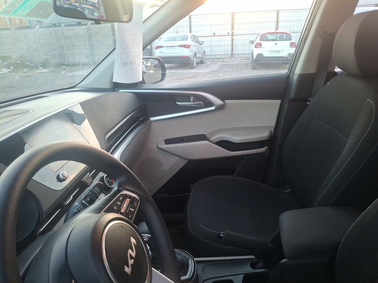 KIA Carens — foto 4 de 21