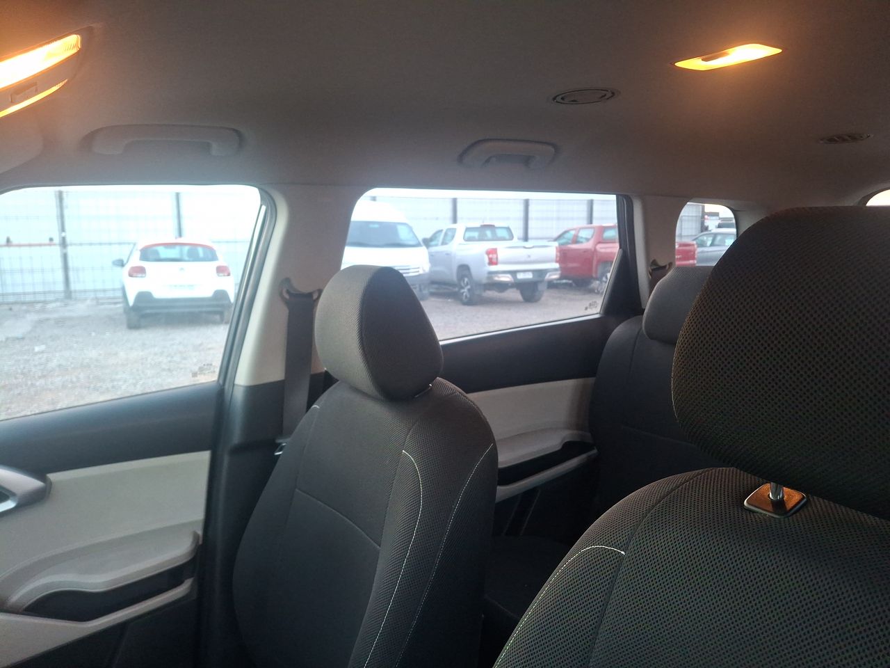 KIA Carens — foto 5 de 21