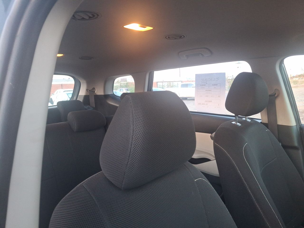 KIA Carens — foto 7 de 21