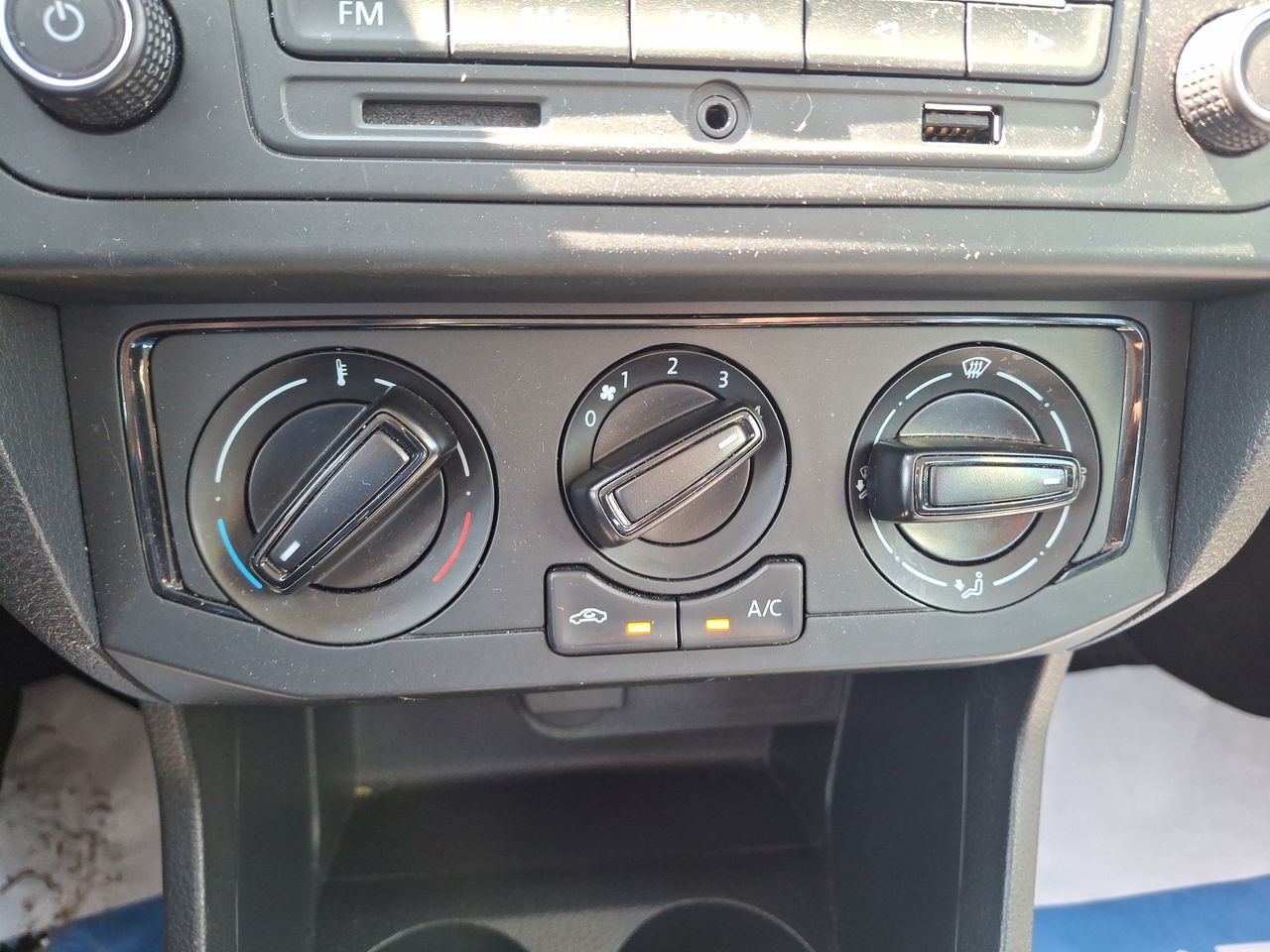 VOLKSWAGEN - 26