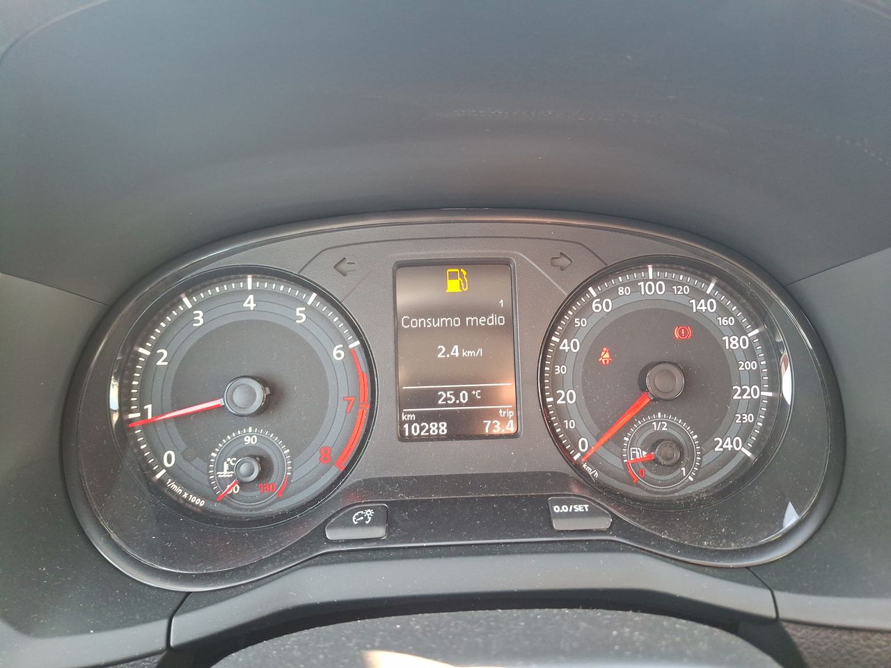 VOLKSWAGEN - 24