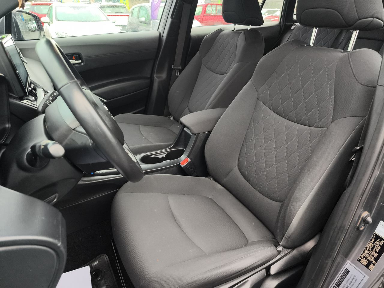 Toyota Corolla Cross — foto 23 de 34