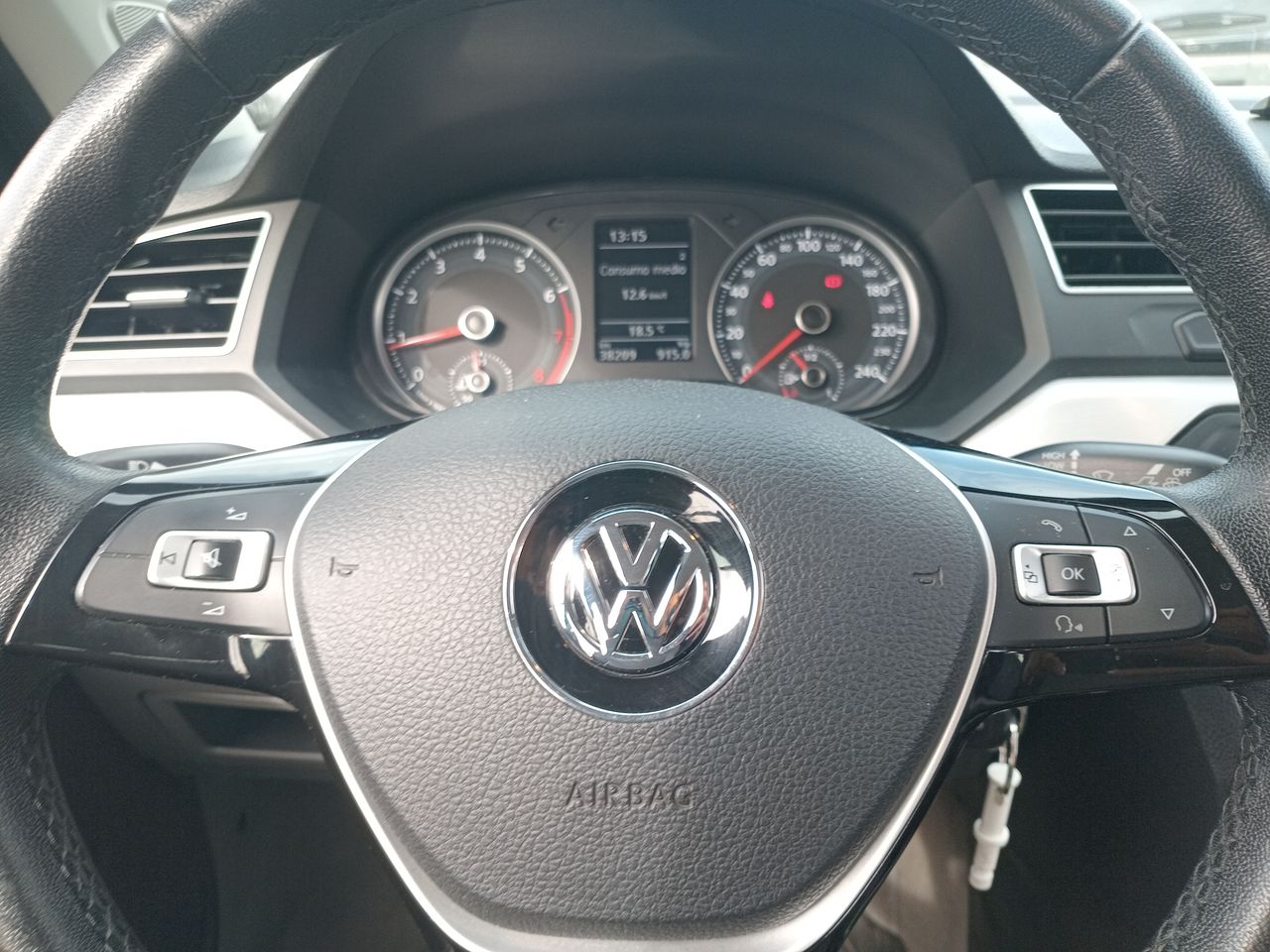 VOLKSWAGEN - 24
