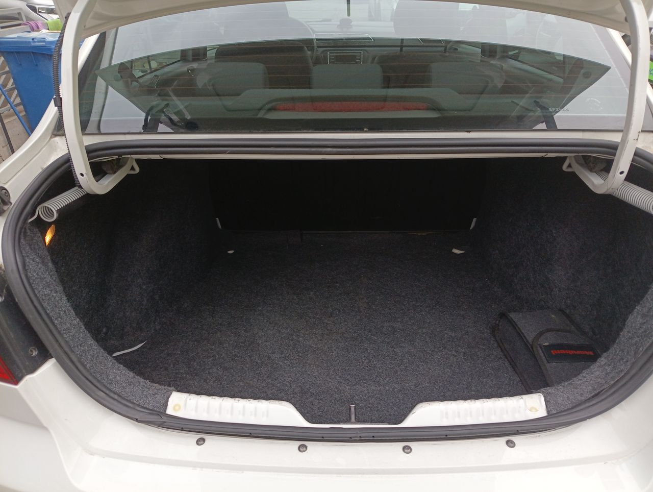 VOLKSWAGEN - 12