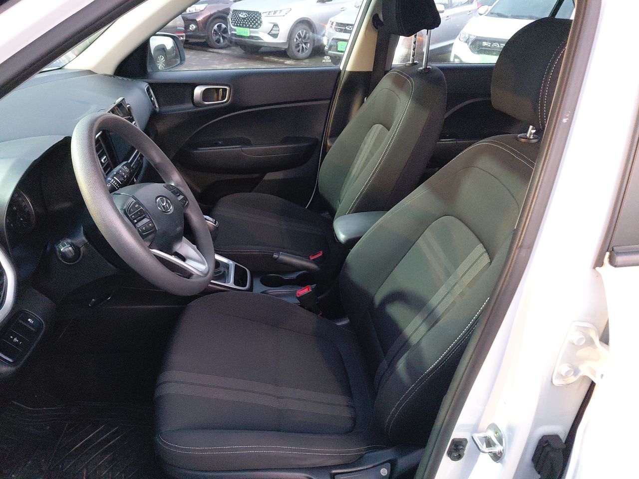 Hyundai Venue — foto 14 de 25