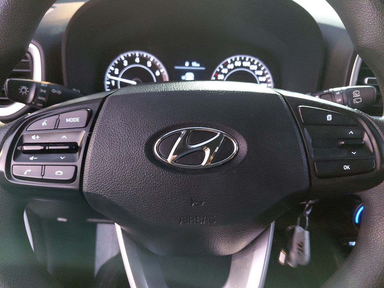 Hyundai Venue — foto 16 de 25