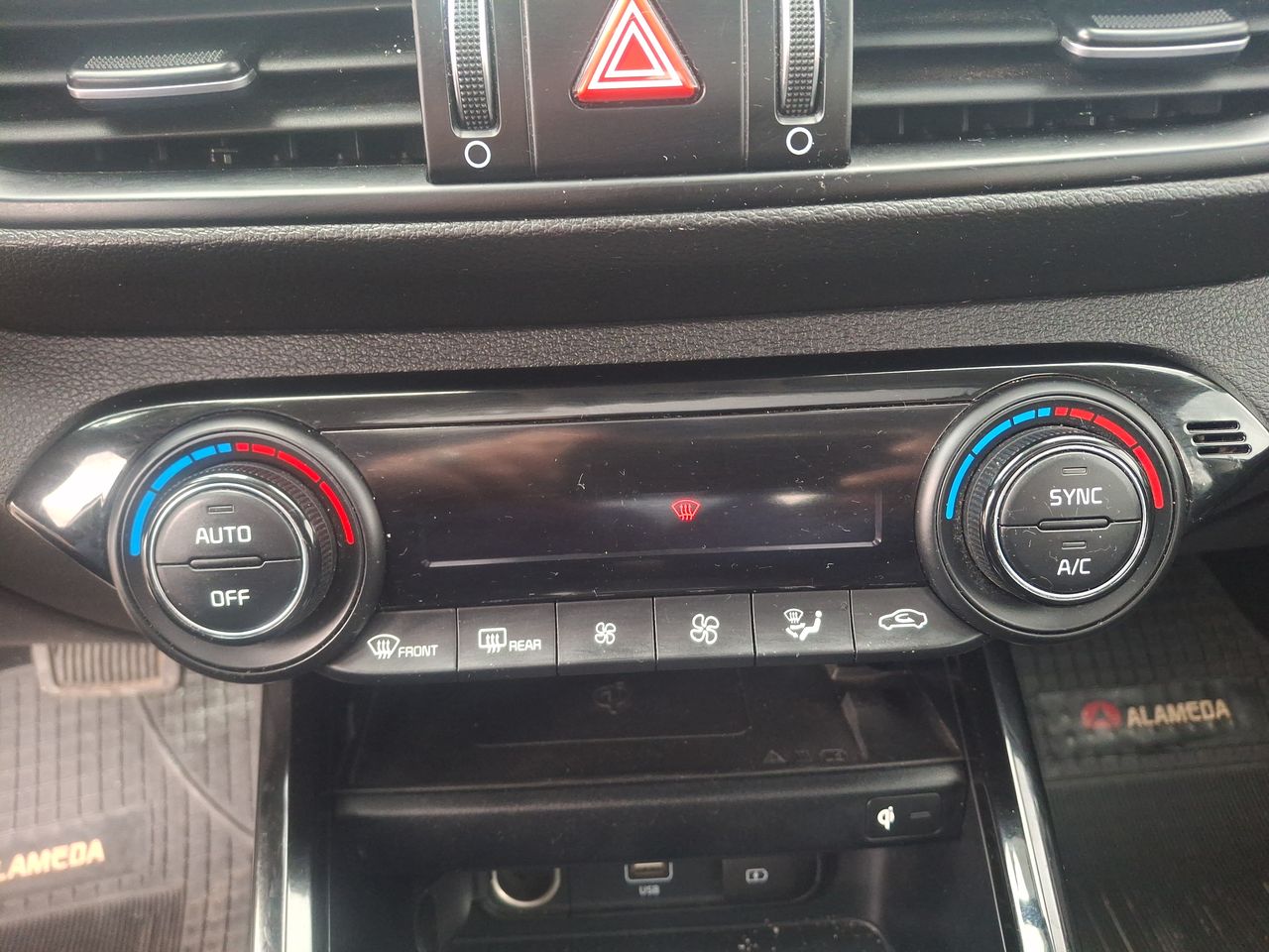 KIA Cerato — foto 20 de 23