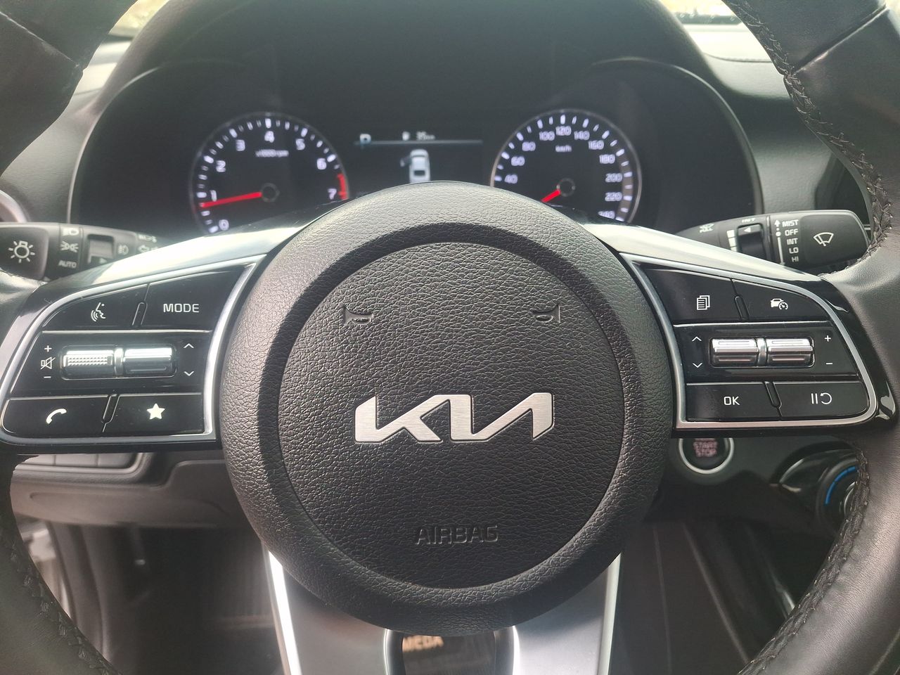 KIA Cerato — foto 16 de 23