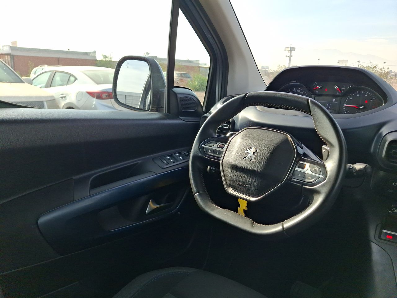 PEUGEOT - 8