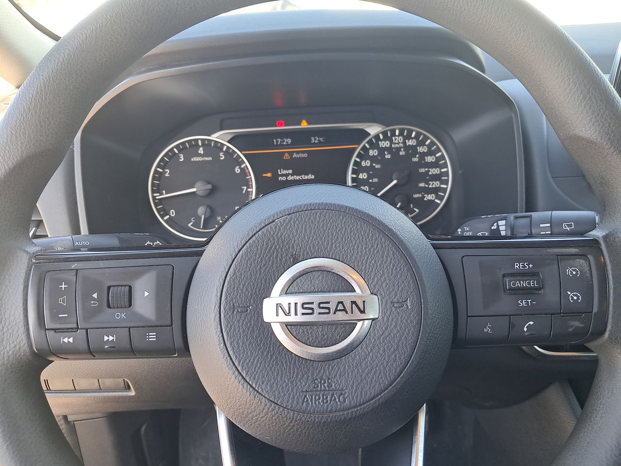 NISSAN - 25