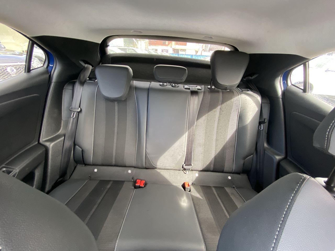 Suzuki Jimny — foto 14 de 33