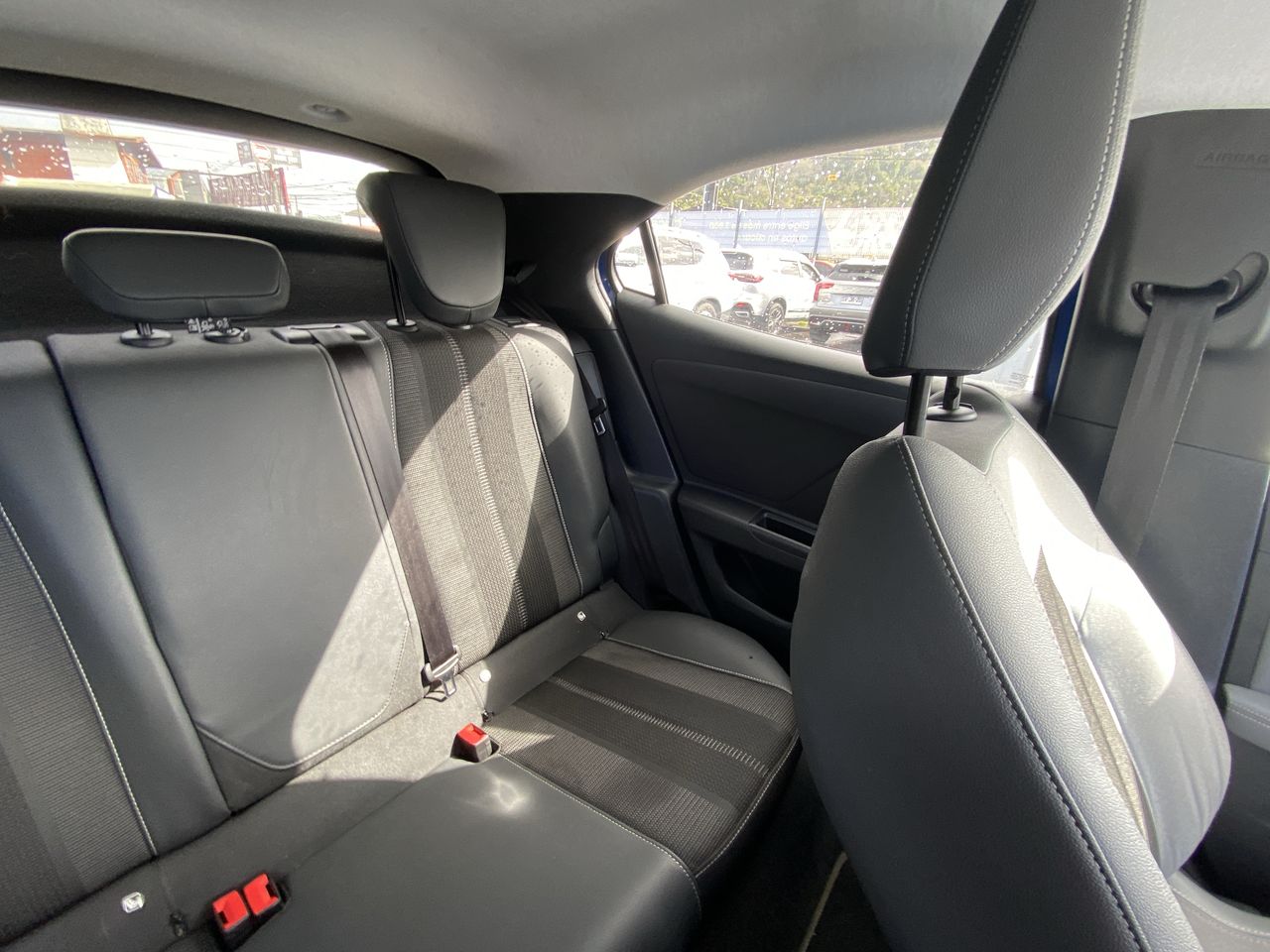 Suzuki Jimny — foto 15 de 33