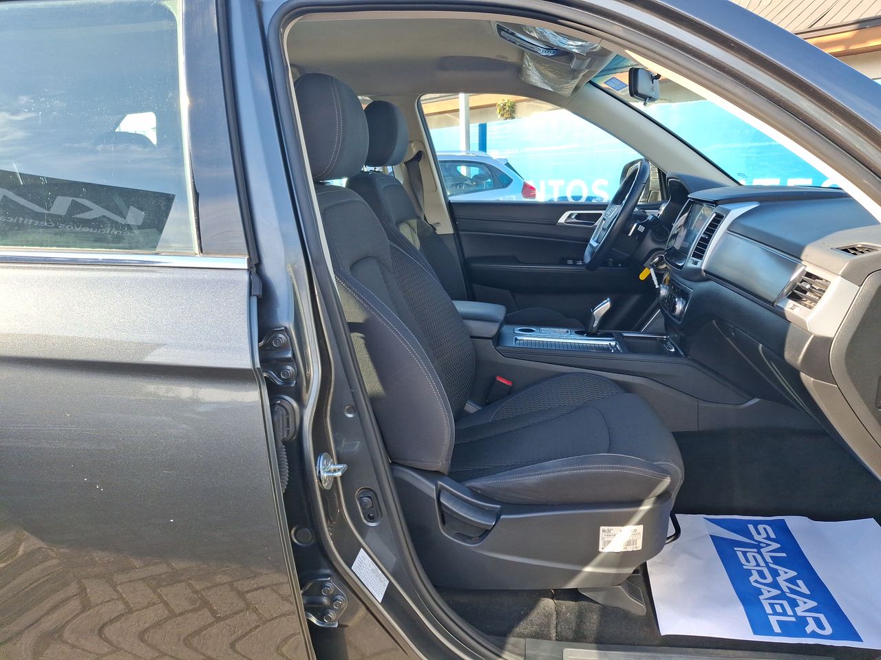 SSANGYONG - 33