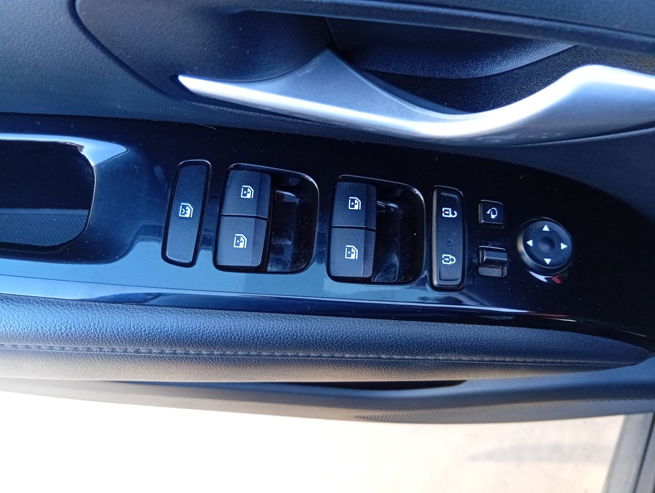 HYUNDAI - 20