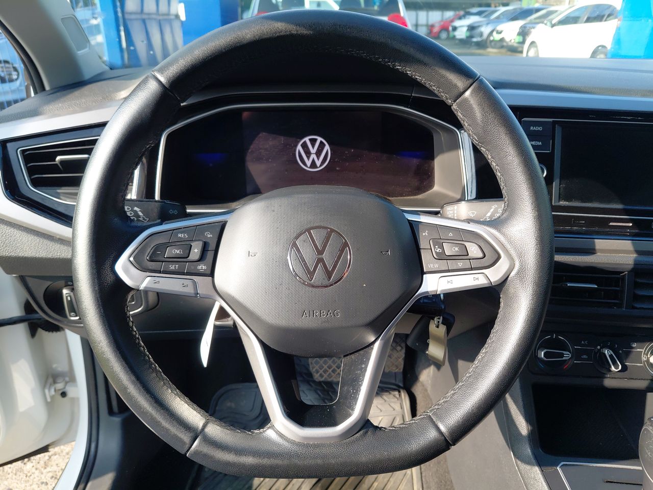 VOLKSWAGEN - 14