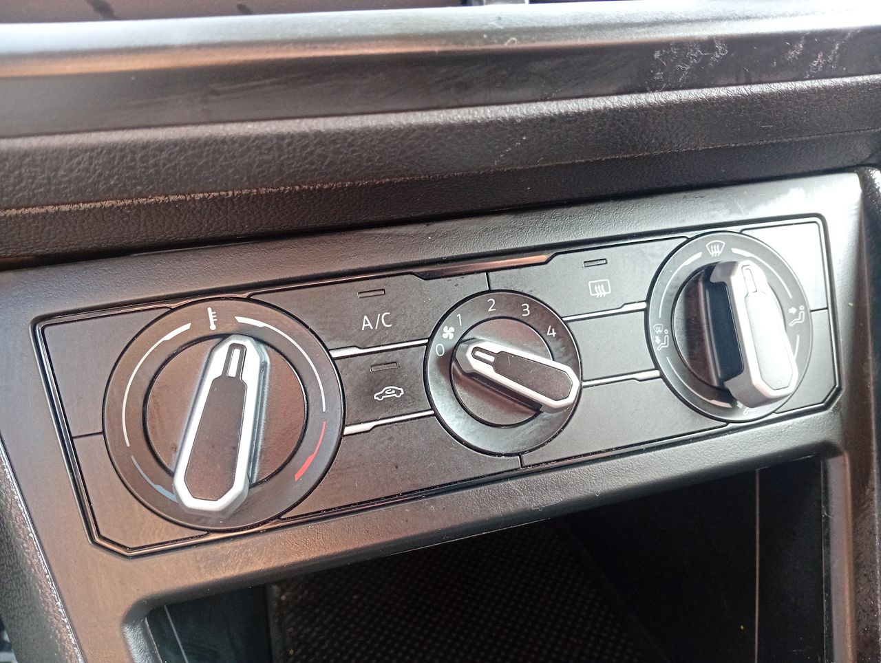 VOLKSWAGEN - 27