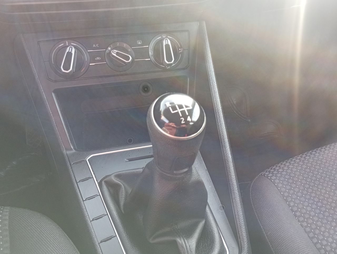 VOLKSWAGEN - 28