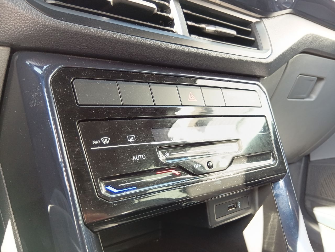 Volkswagen T-Cross — foto 22 de 27