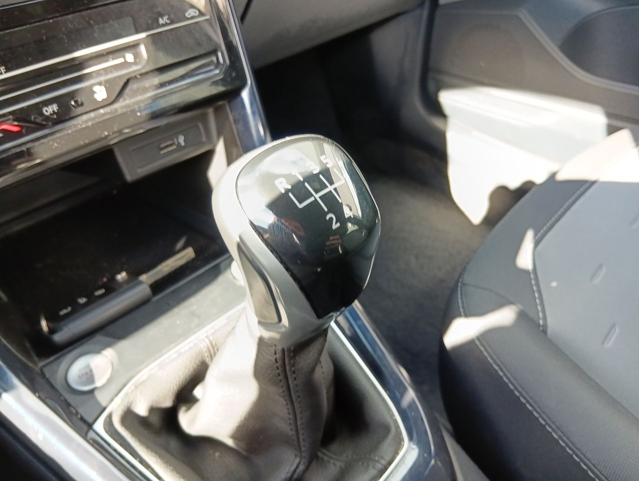 Volkswagen T-Cross — foto 23 de 27
