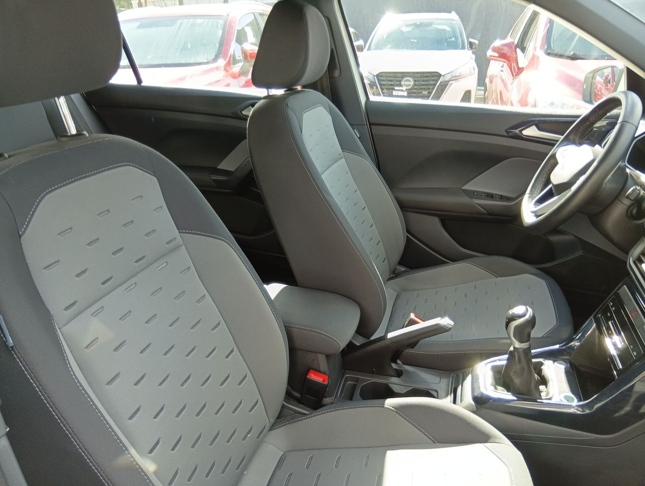 Volkswagen T-Cross — foto 25 de 27