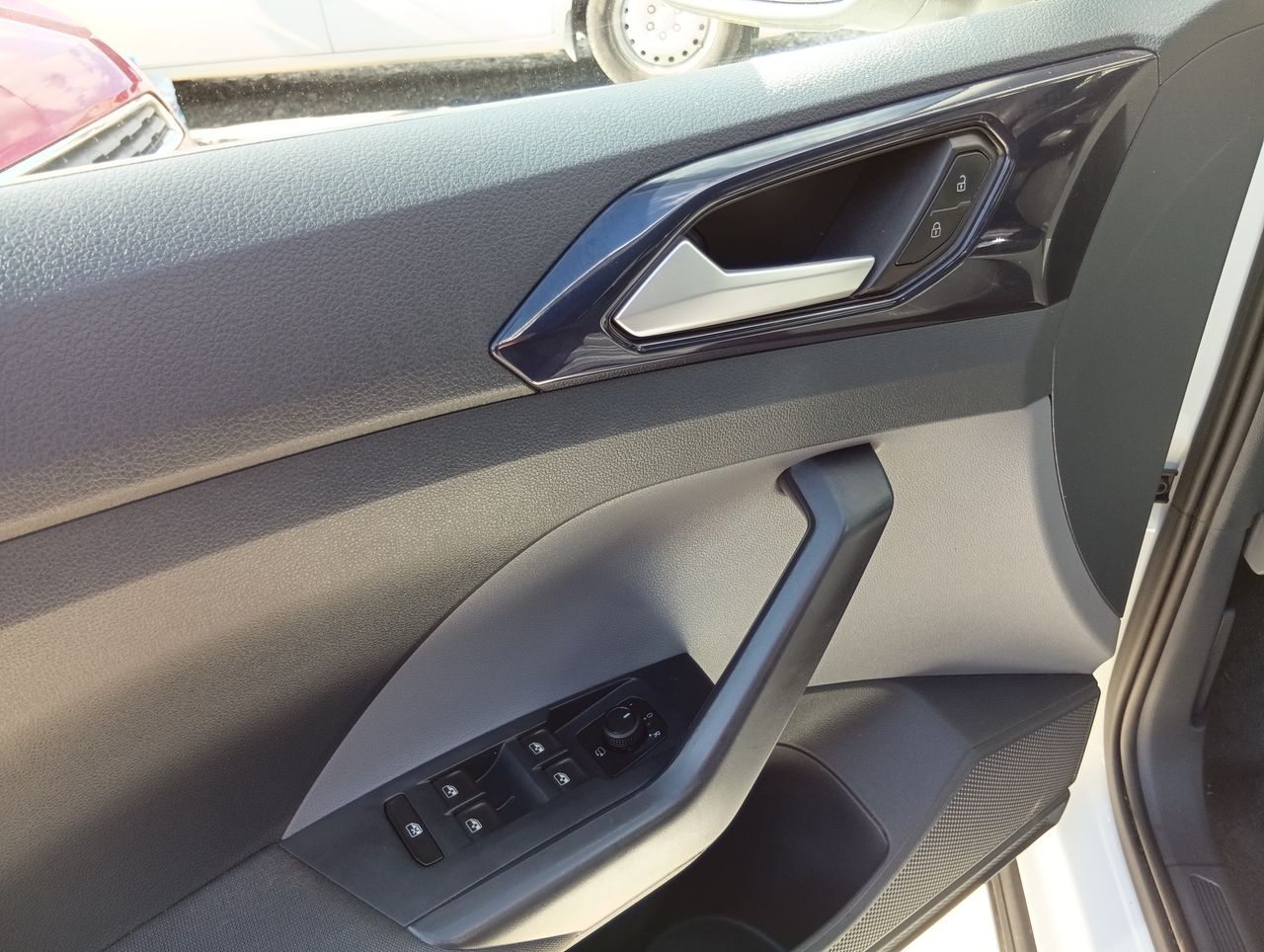 Volkswagen T-Cross — foto 15 de 27