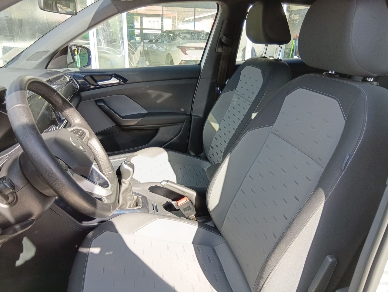 Volkswagen T-Cross — foto 17 de 27