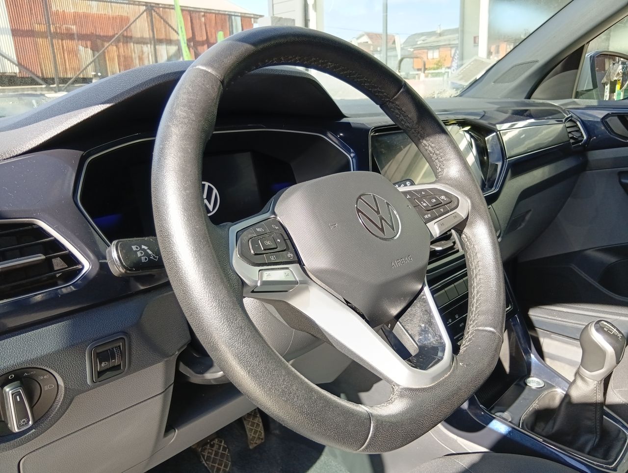 Volkswagen T-Cross — foto 18 de 27