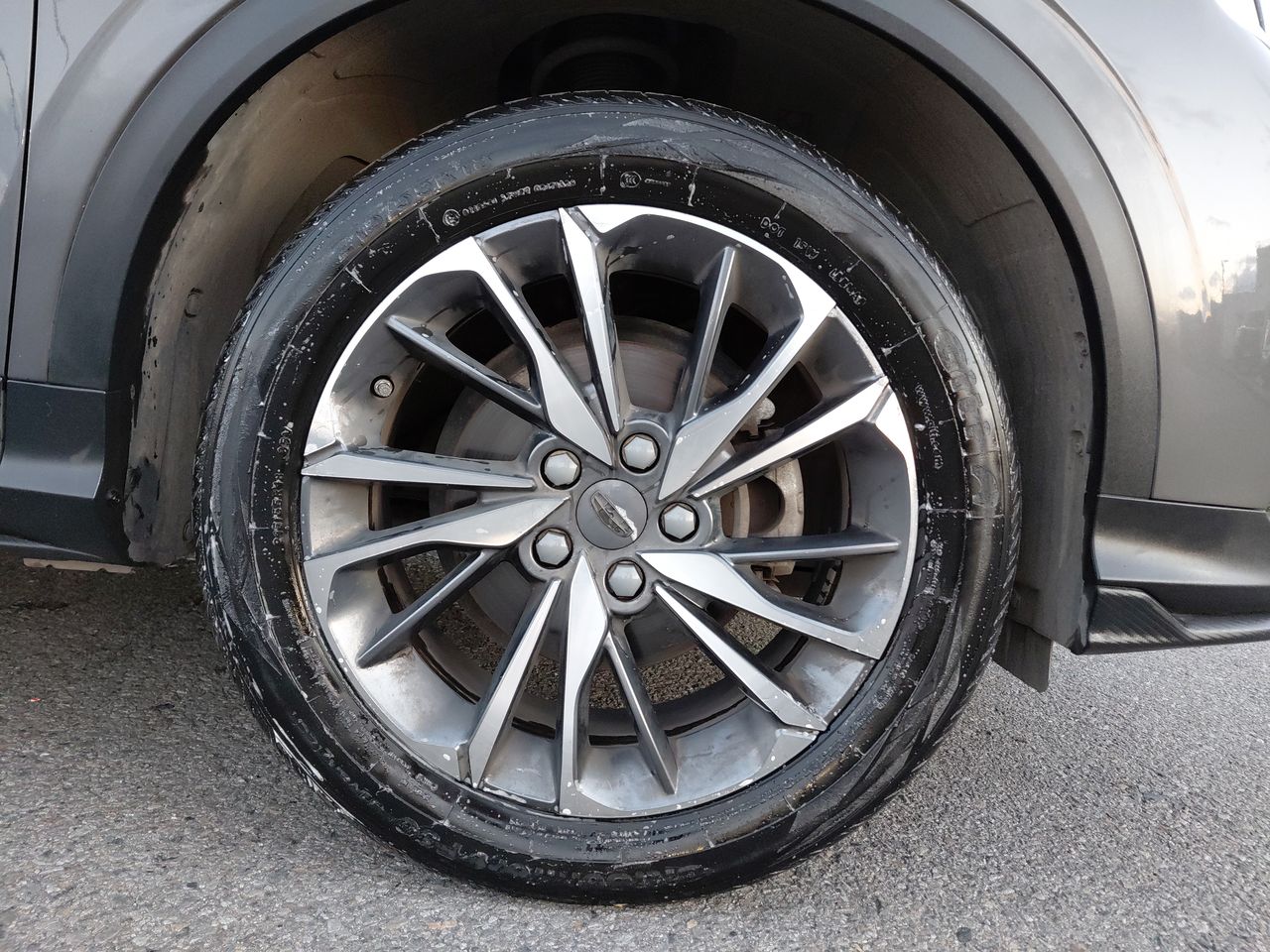 Geely Coolray — foto 8 de 27
