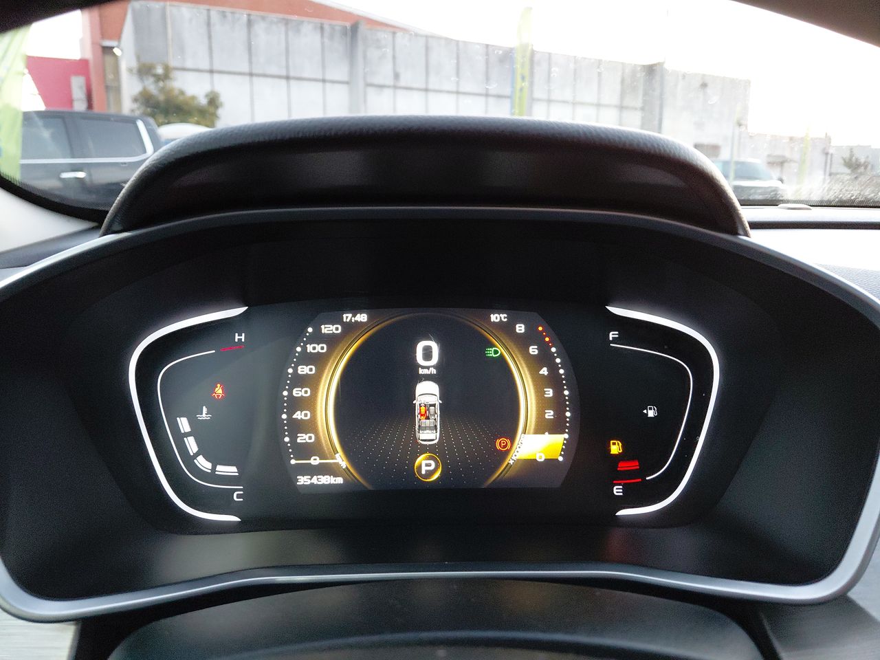Geely Coolray — foto 18 de 27