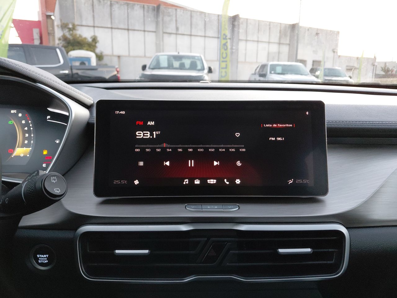 Geely Coolray — foto 19 de 27