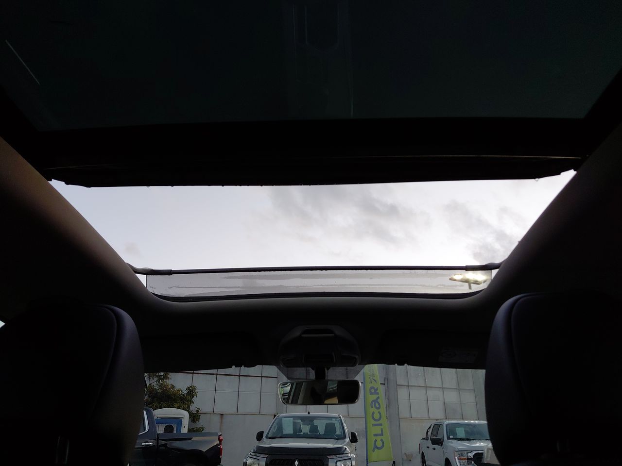 Geely Coolray — foto 24 de 27