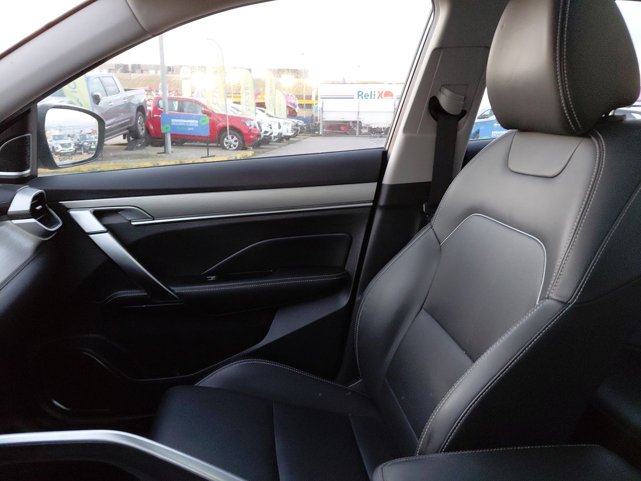 Geely Coolray — foto 25 de 27