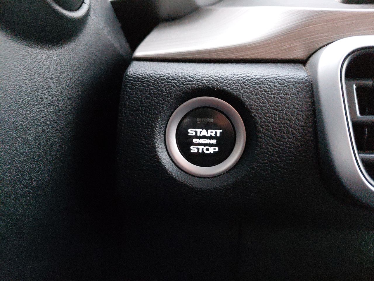 Geely Coolray — foto 27 de 27