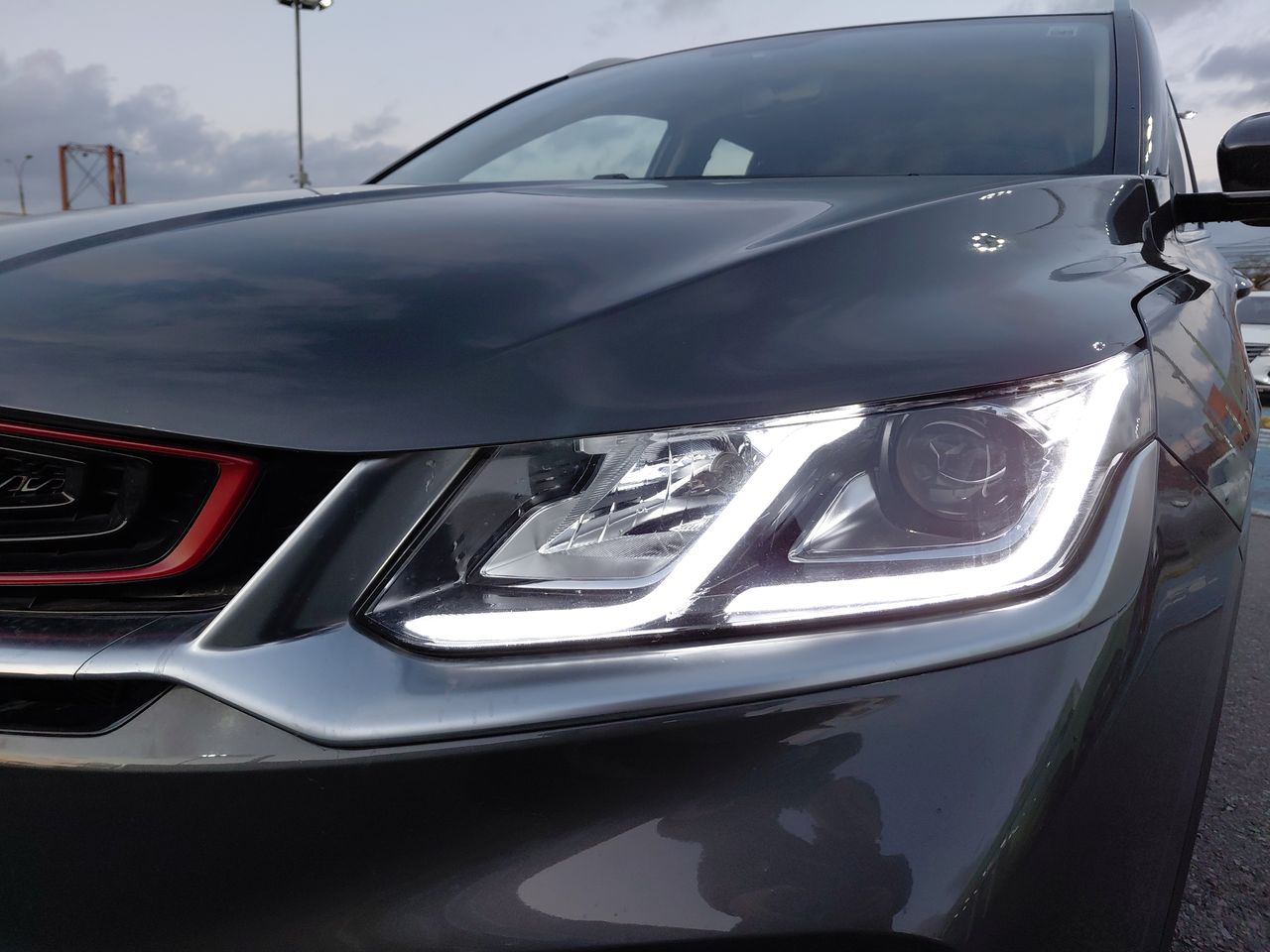 Geely Coolray — foto 10 de 27