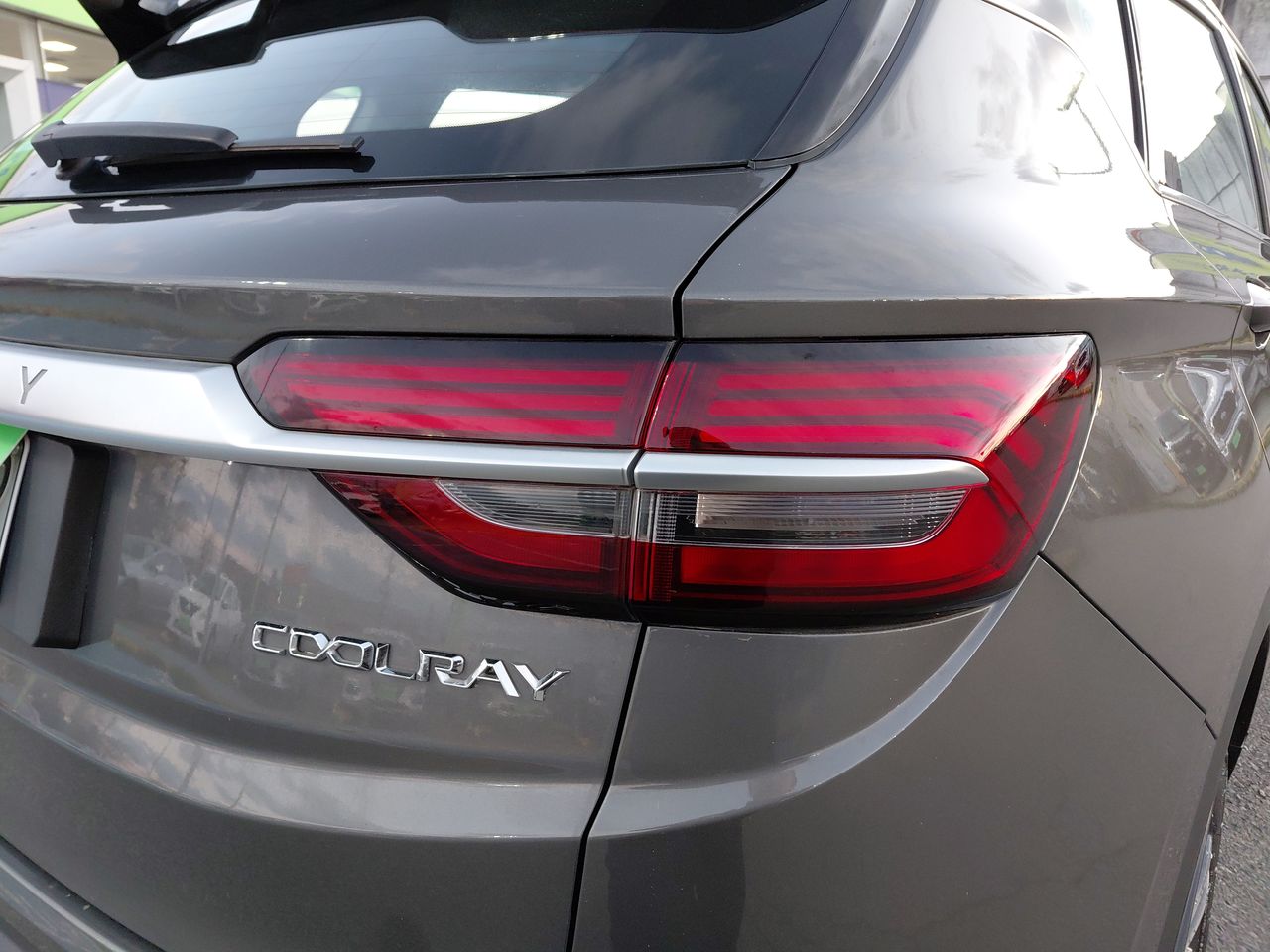 Geely Coolray — foto 12 de 27