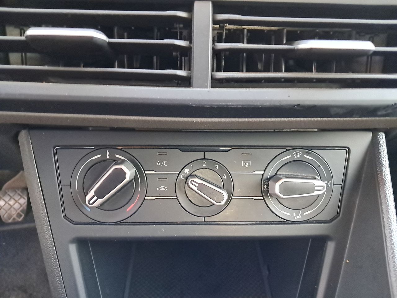 VOLKSWAGEN - 28