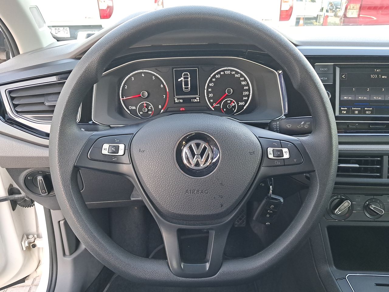 VOLKSWAGEN - 24