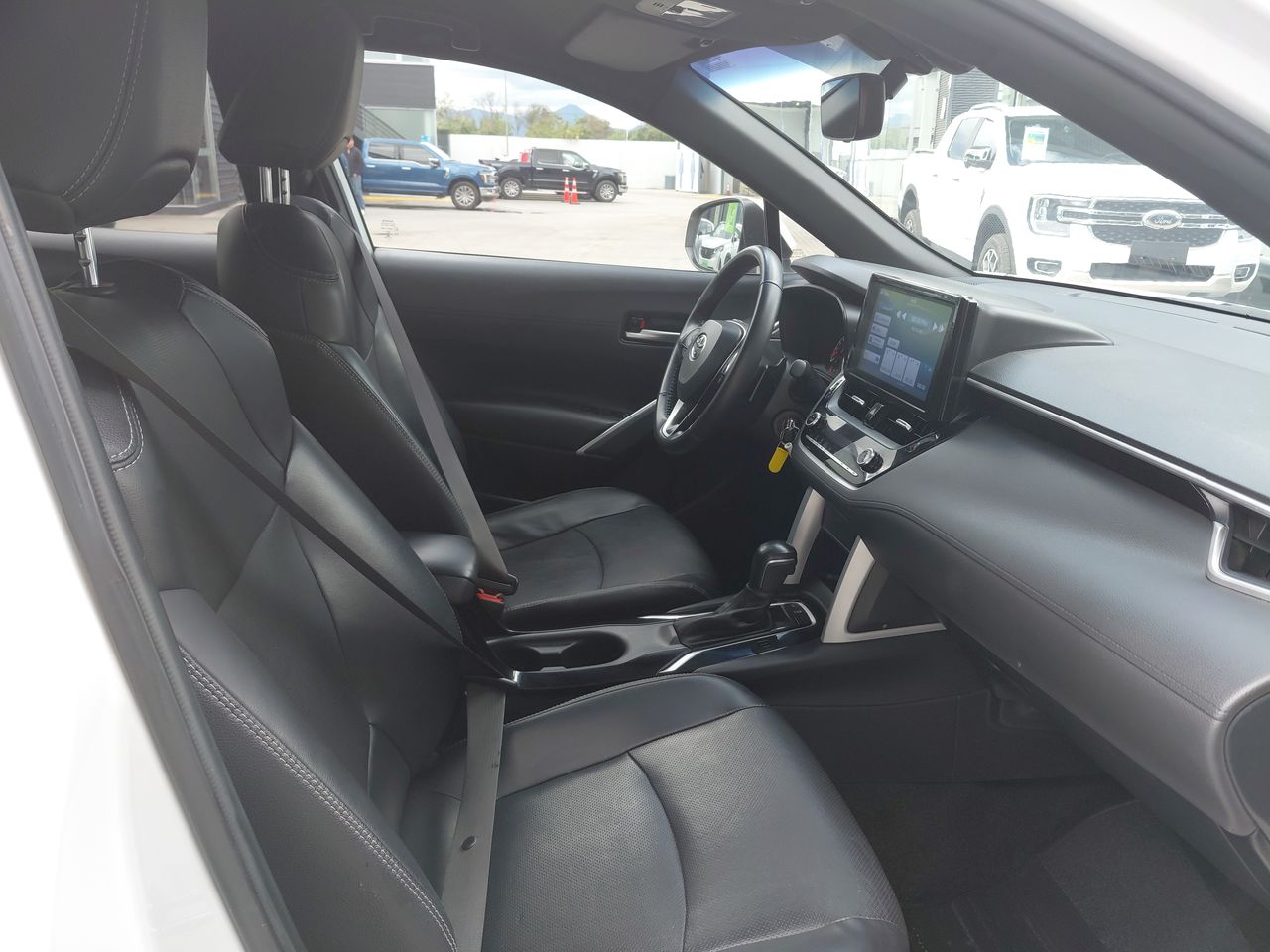 Toyota Corolla Cross — foto 17 de 34