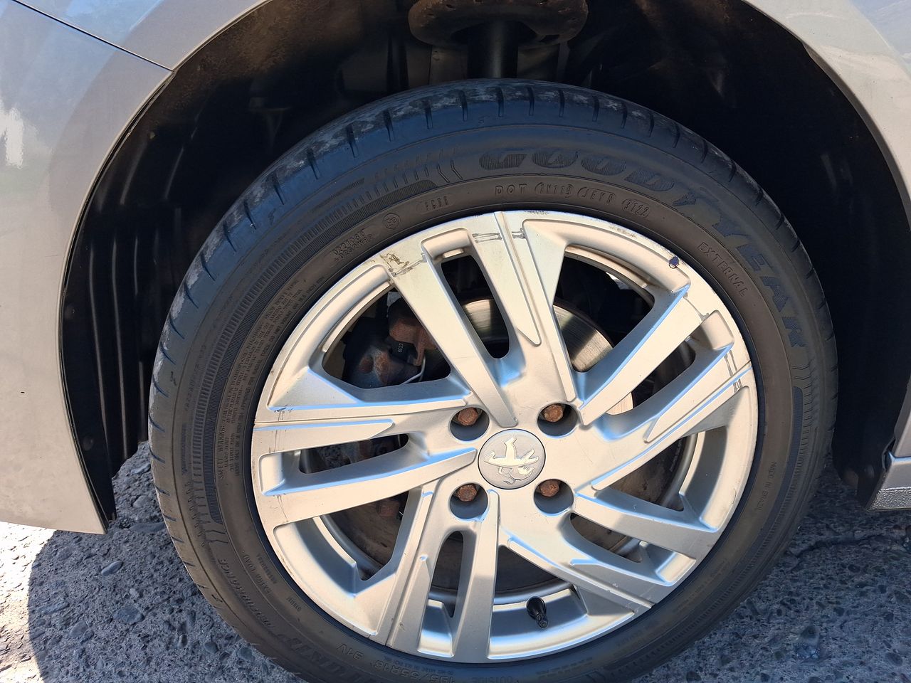 Peugeot 208 — foto 16 de 37