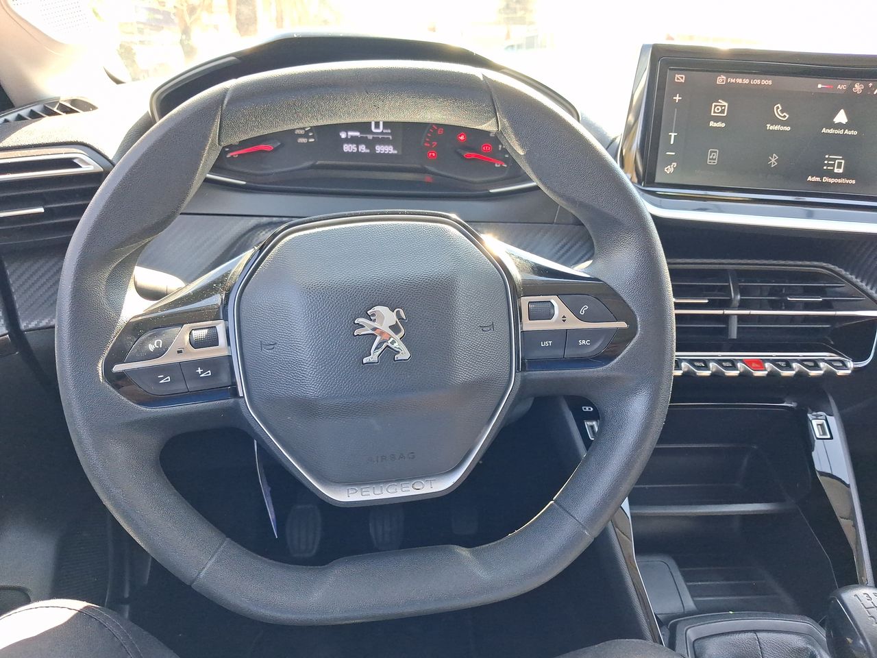 Peugeot 208 — foto 25 de 37