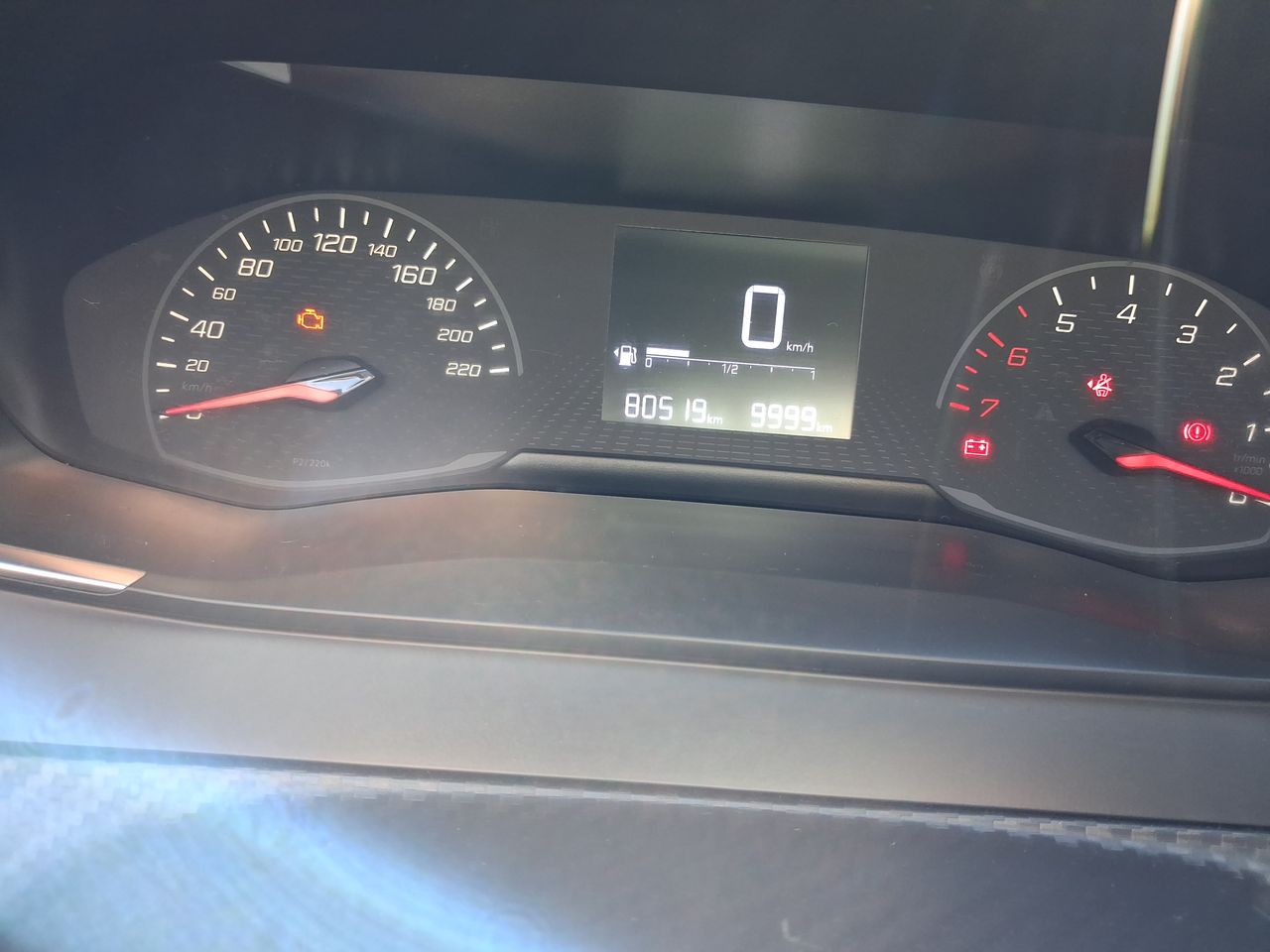 Peugeot 208 — foto 27 de 37