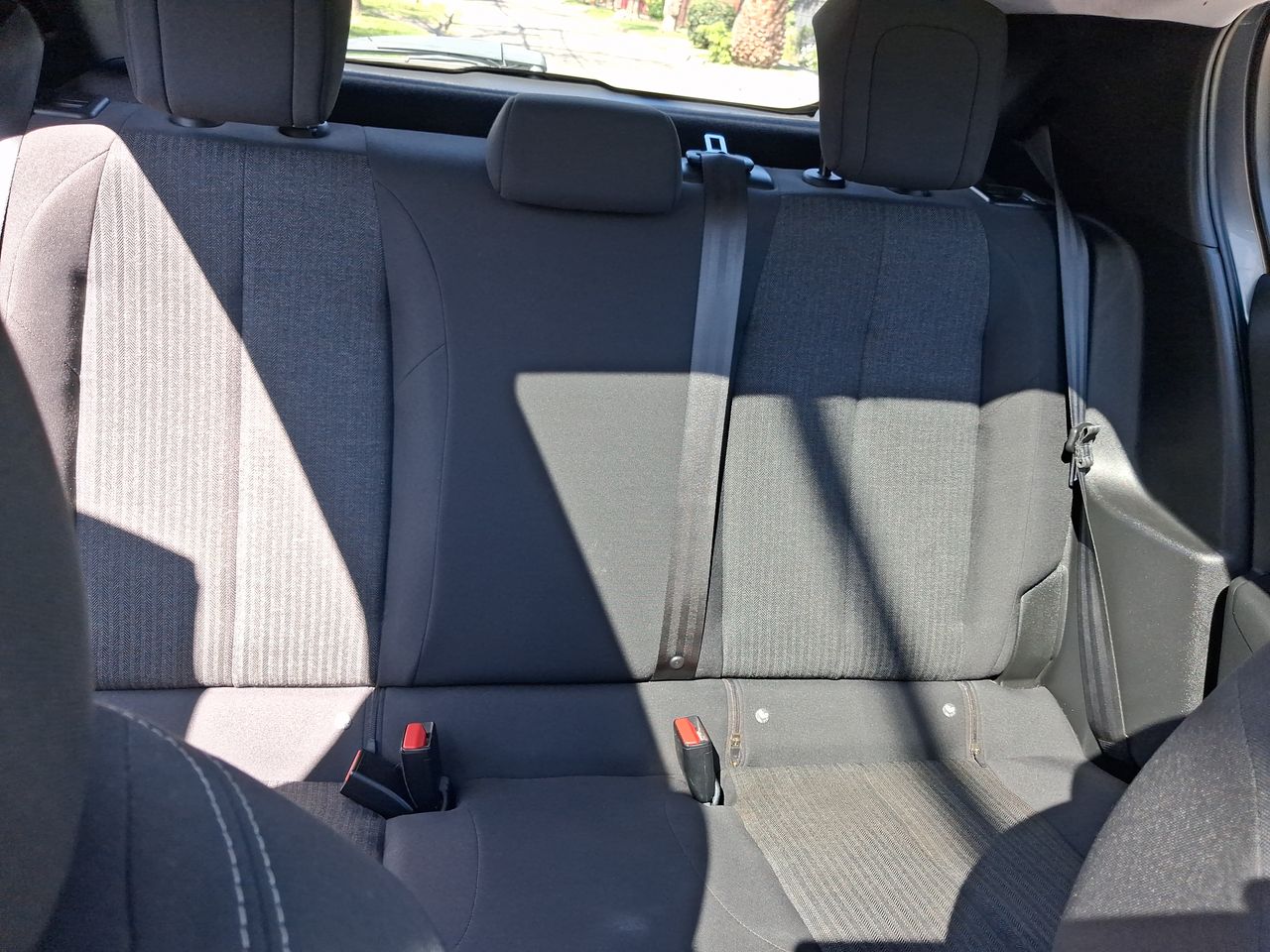 Peugeot 208 — foto 35 de 37