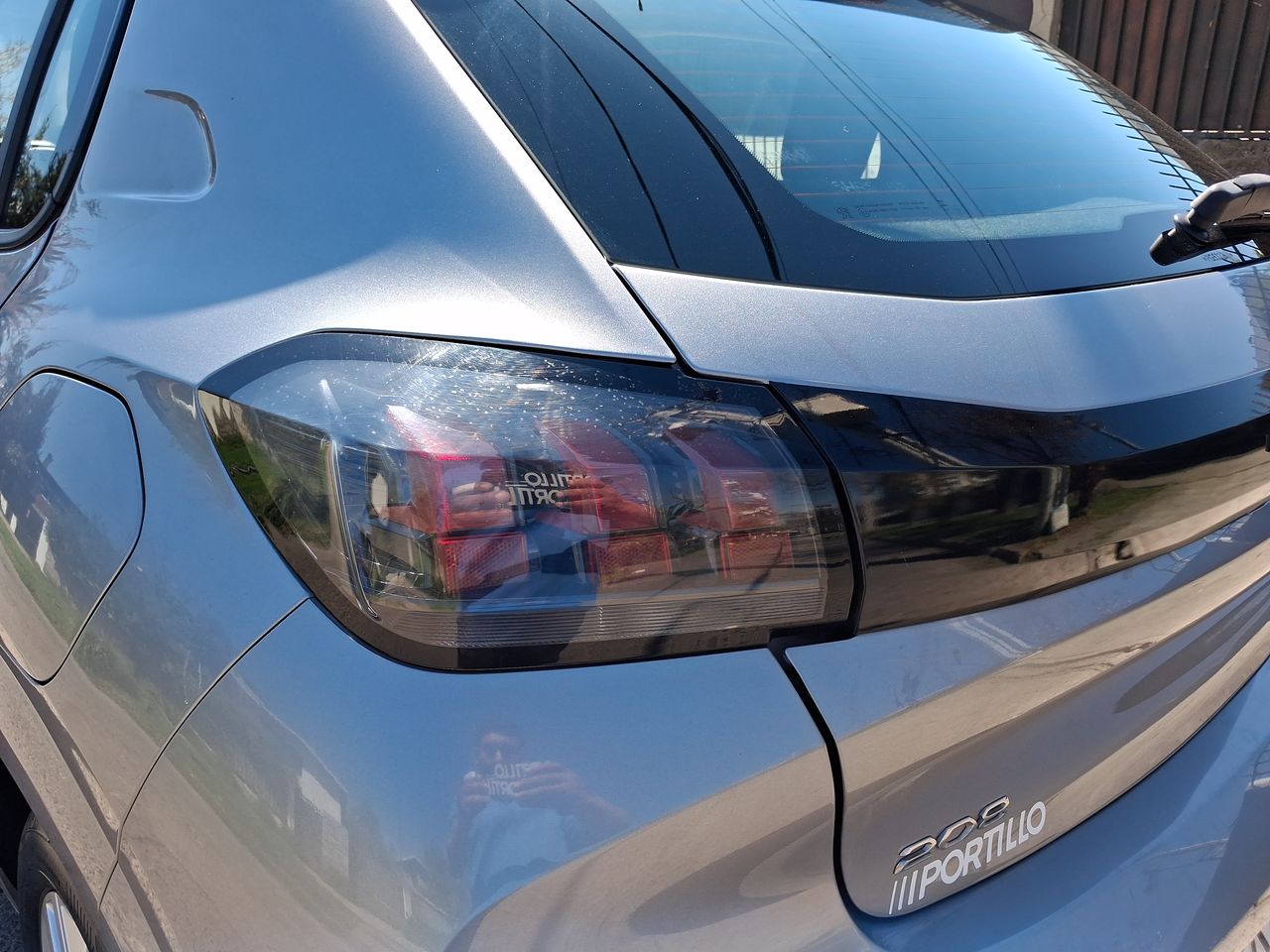 Peugeot 208 — foto 20 de 37